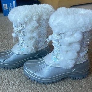 Little girls size 2 winter boots